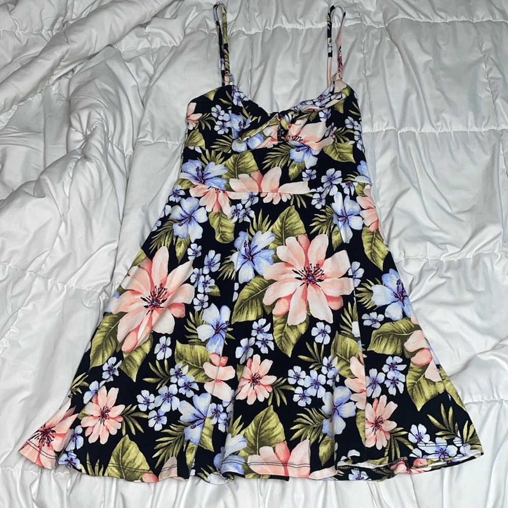 FOREVER21 floral flowy dress Size: S